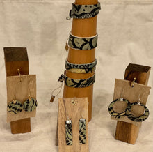 Load image into Gallery viewer, Pūko‘a Double-Wrap Bracelet/Choker