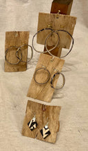 Load image into Gallery viewer, ‘Ihe Earrings-Hoops