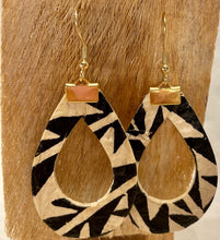 Load image into Gallery viewer, ‘Ihe Earrings-Cut Loop 2"-Gold
