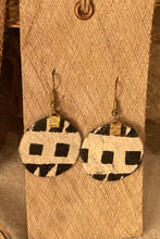 Load image into Gallery viewer, Po‘okela Earrings - Medium Disks-1 1/4&quot;-Gold
